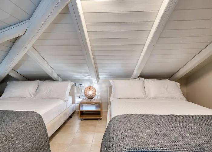 Deluxe Seaside Condo For 6